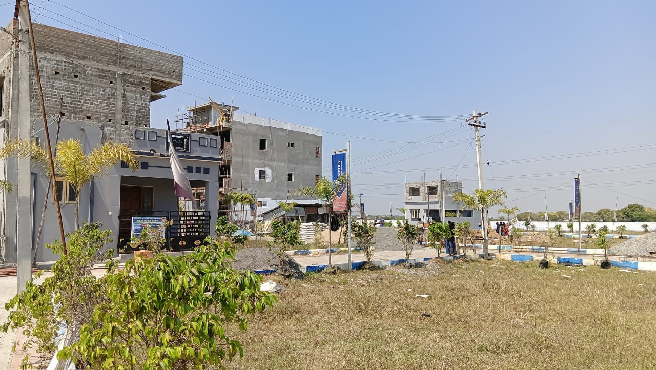 Villa and Plots for sale in Redhills